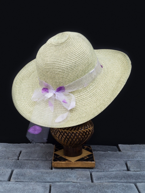 Golden Peacock Women Olive Green & White Woven-Design Sun Straw Hat