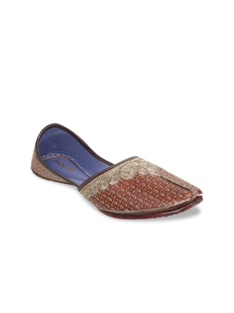 

Mochi Men Gold-Toned Mojaris