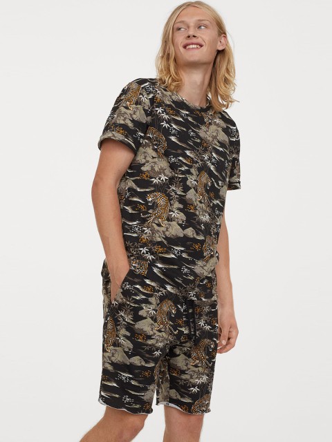 

H&M Men Black Patterned Sweatshirt Shorts