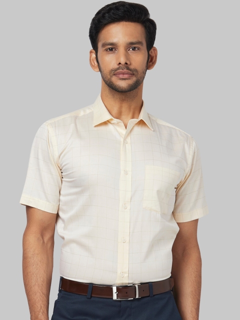

Park Avenue Men Yellow Regular Fit Checked Formal Shirt