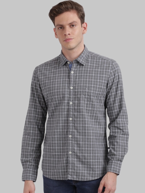 

Parx Men Grey & White Regular Fit Checked Casual Shirt