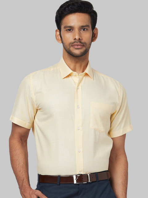 

Park Avenue Men Yellow Regular Fit Solid Formal Shirt