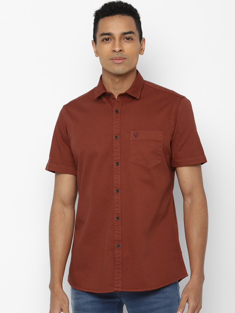 

Solly Jeans Co. Men Maroon Regular Fit Solid Casual Shirt
