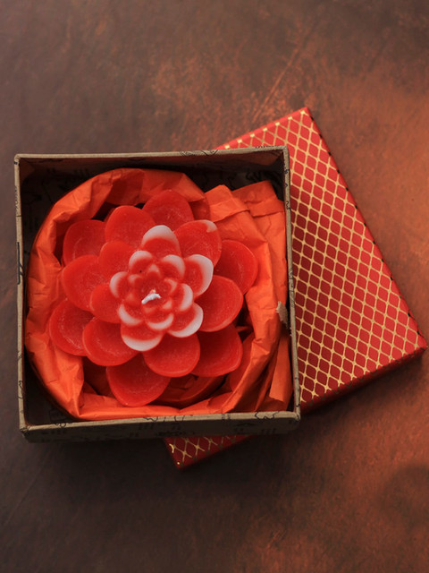 

Soulflower Sandalwood Aroma Lotus Candle, Orange