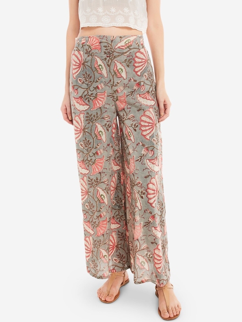 

Desi Weavess Women Grey & Off-White Floral Printed Flared Palazzos
