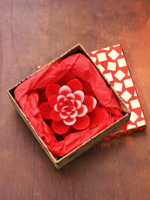 

Soulflower Red Soulflower Rose Aroma Sustainable Lotus Candle