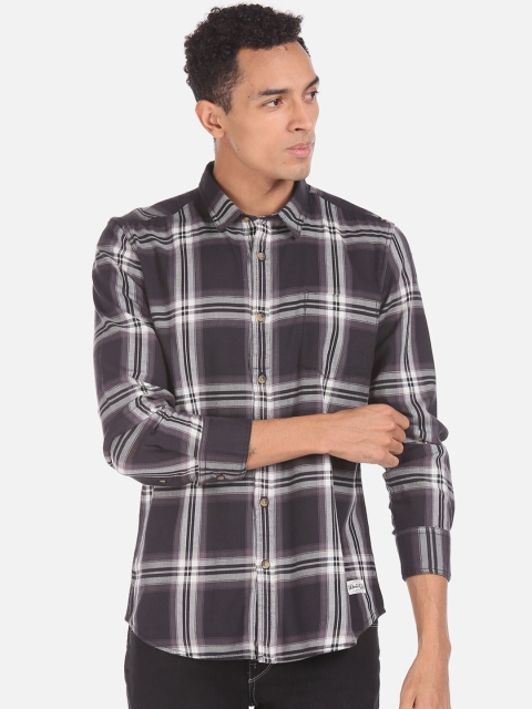 

Flying Machine Men Grey & Off-White Regular Fit Checked Casual Shirt