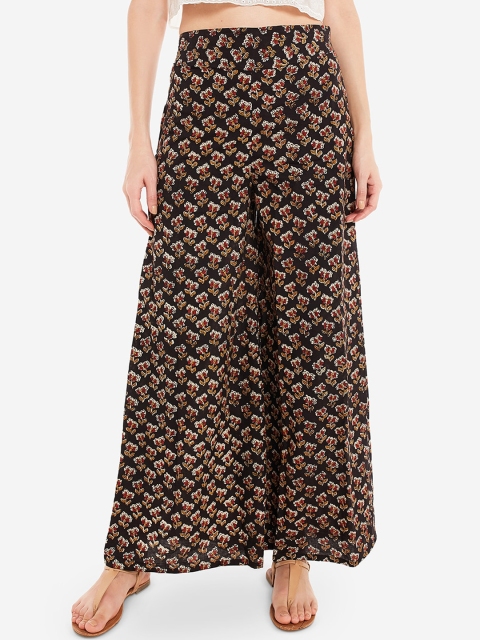 

Desi Weavess Women Black & Red Printed Flared Fit Palazzos