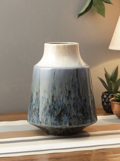

TAYHAA Grey & Blue Colourblocked Handcrafted Flower Vase