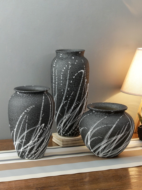 

TAYHAA Set of 3 Charcoal Grey & White Hand Painted Flower Vases