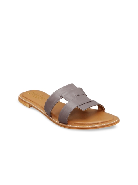 

Siendo Desi Women Grey Solid Open Toe Flats