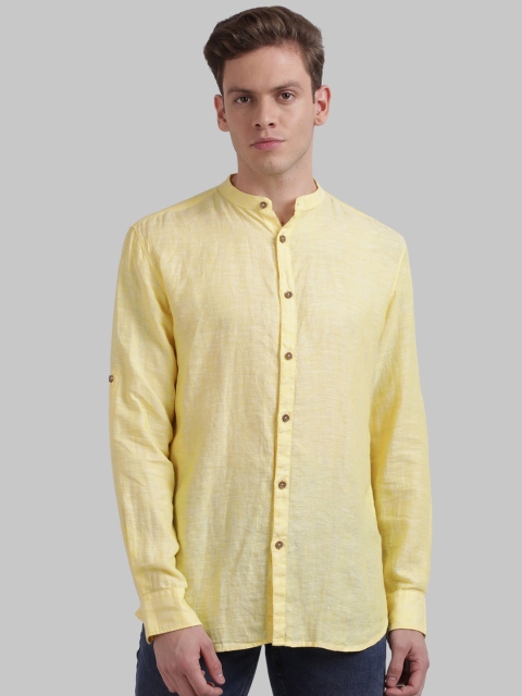 

Parx Men Yellow Regular Fit Solid Casual Shirt
