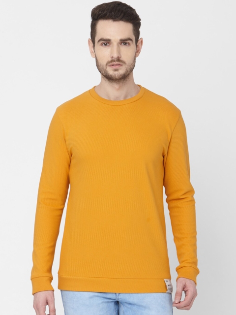 

Mufti Men Mustard Solid Round Neck T-shirt