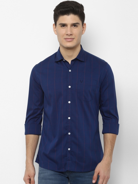 

Solly Jeans Co. Men Navy Blue Slim Fit Checked Casual Shirt