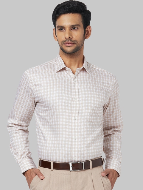 

Park Avenue Men Beige & White Regular Fit Checked Casual Shirt