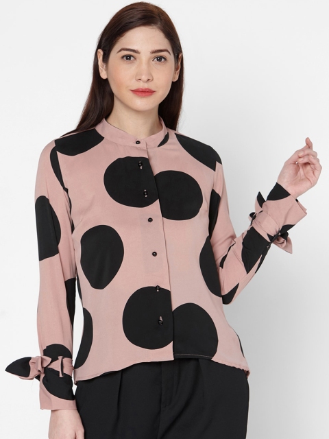 

Deal Jeans Women Peach-Coloured & Black Regular Fit Printed Casual Shirt