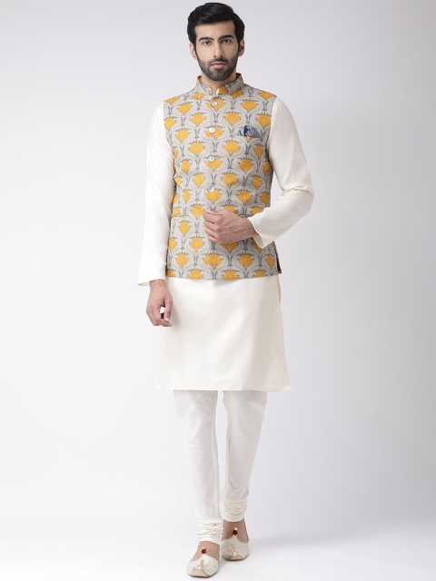 

Vartah Men Off-White Solid Kurta with Pyjamas