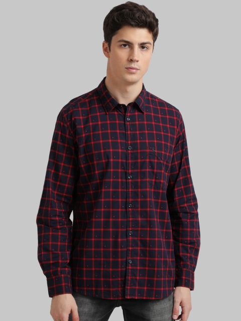 

Parx Men Red & Navy Blue Regular Fit Checked Casual Shirt