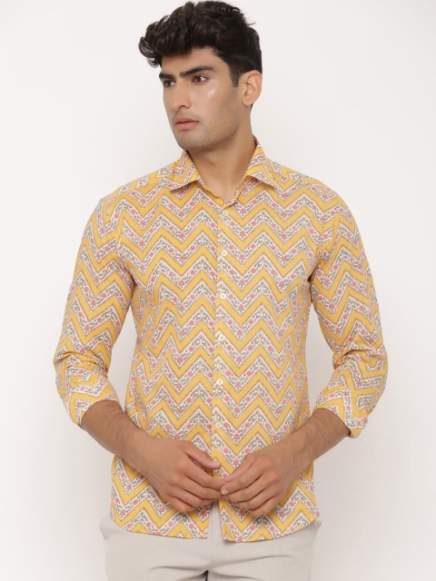 

Tistabene Men Yellow Regular Fit Printed Casual Shirt