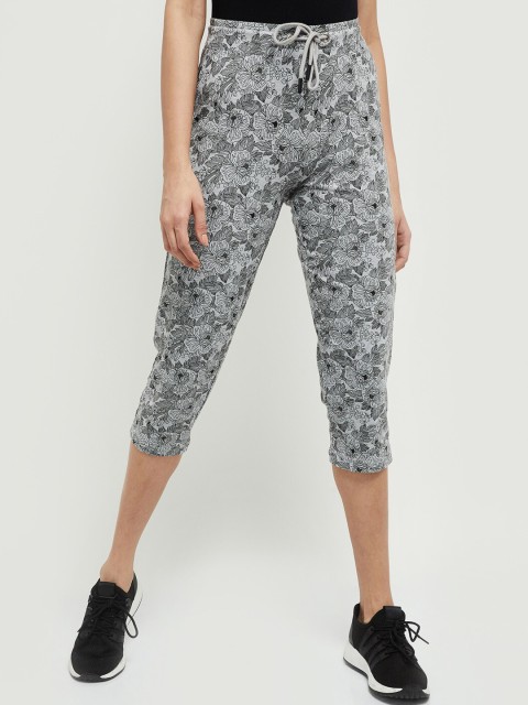 

max Women Grey Floral Printed Regular Fit Capris
