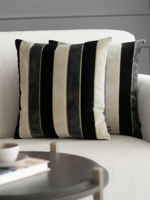 

GMF Black & Cream-Coloured Set of 2 Striped Velvet Square Cushion Covers