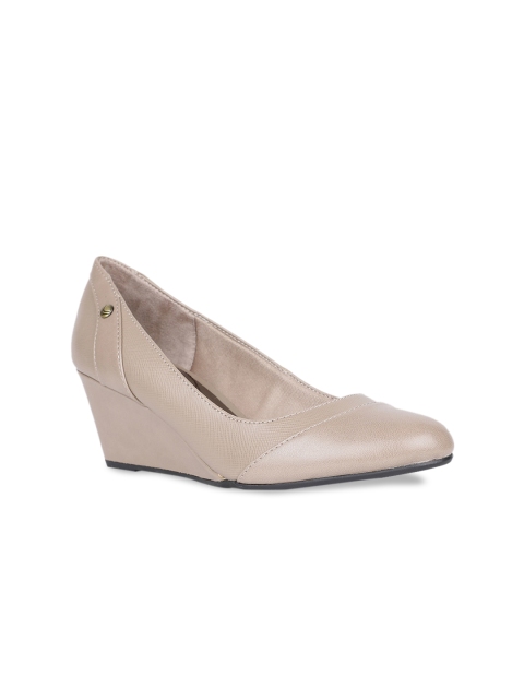 

Naturalizer Women Pink Solid Pumps