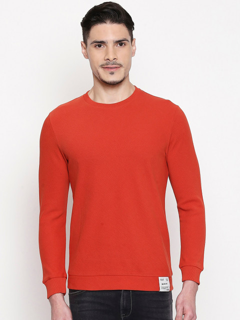 

Mufti Men Red Solid Round Neck T-shirt
