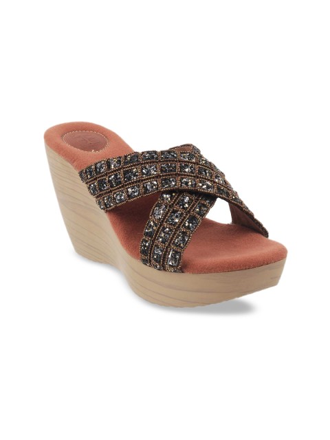 

Catwalk Women Bronze-Toned Printed Sandals