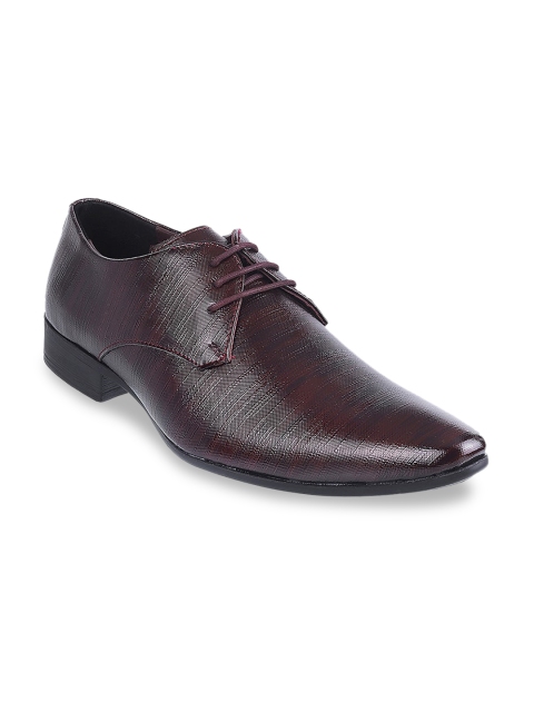 

Metro Men Maroon Textured Leather Formal Derbys