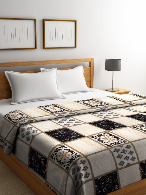 

NEUDIS Off-White & Black Ethnic Motifs AC Room 233 GSM Double Bed Blanket