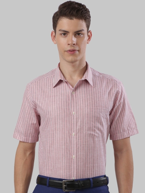 

Next Look Men Red Regular Fit Checked Casual Shirt
