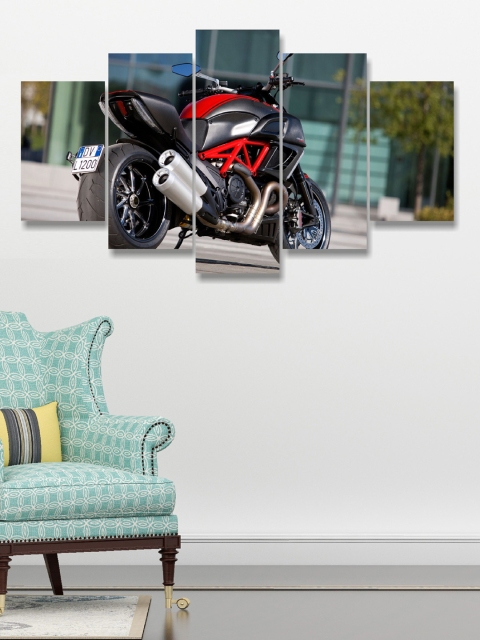 

Go Hooked Set Of 5 Black & Green Digitally Printed Wall Art