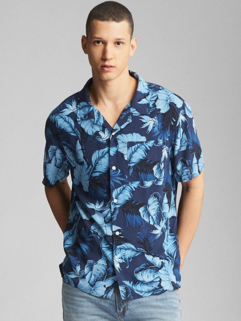 

GAP Men Blue Standard Fit Tropical Print Short Sleeve Shirt
