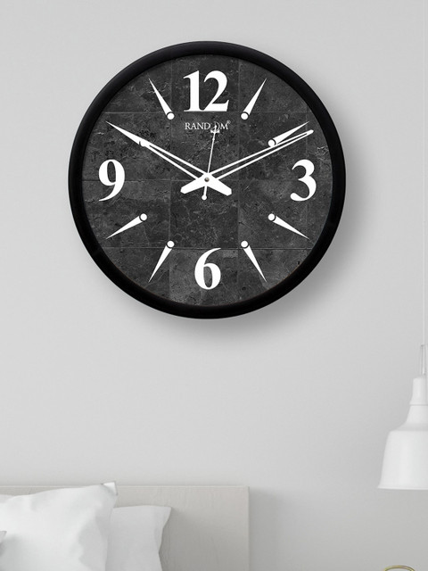 

RANDOM Black & White Solid 30.48 cm Analogue Wall Clock