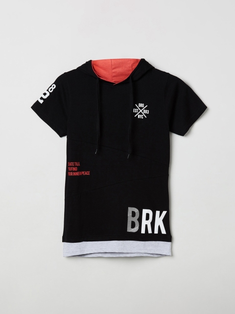 

max Boys Black Solid Hood T-shirt