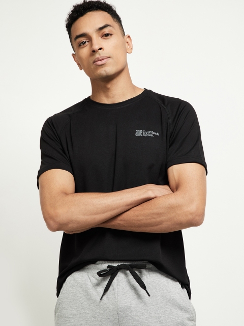 

max Men Black Solid Round Neck T-shirt