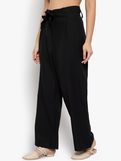 

yelloe Women Black Straight Fit Solid Parallel Trousers