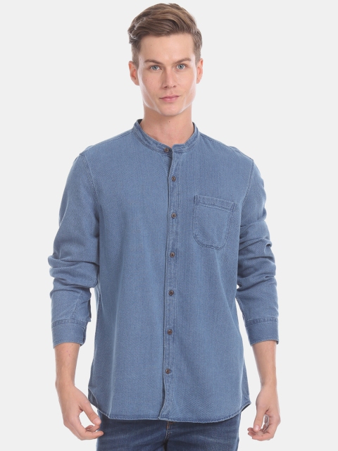 

GAP Men Blue Chambray Casual Shirt