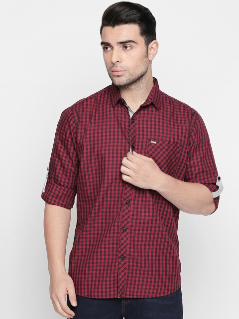 

Solemio Men Maroon & Black Regular Fit Checked Casual Shirt