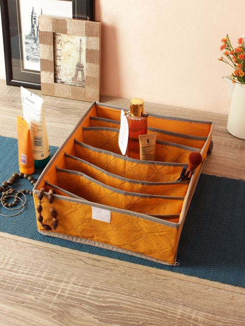 

Cortina Orange Solid Makeup Organiser