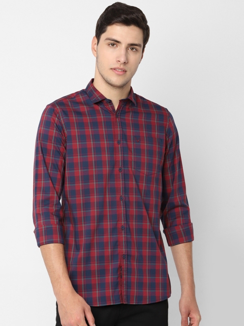 

Solly Jeans Co. Men Red & Navy Blue Regular Fit Checked Casual Shirt