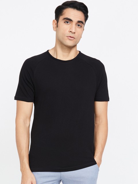 

Fame Forever by Lifestyle Men Black Solid Round Neck T-shirt