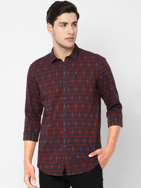 

Solly Jeans Co. Men Maroon & Navy Blue Regular Fit Checked Casual Shirt
