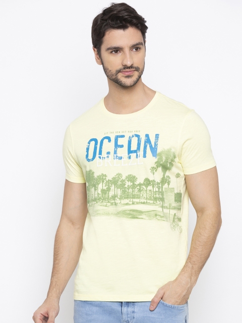 

SPYKAR Men Yellow & Green Printed Round Neck T-shirt