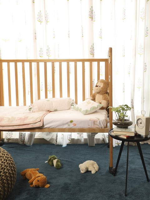 

Masaya Kids White & Peach-Coloured Printed Cot Bedding Set