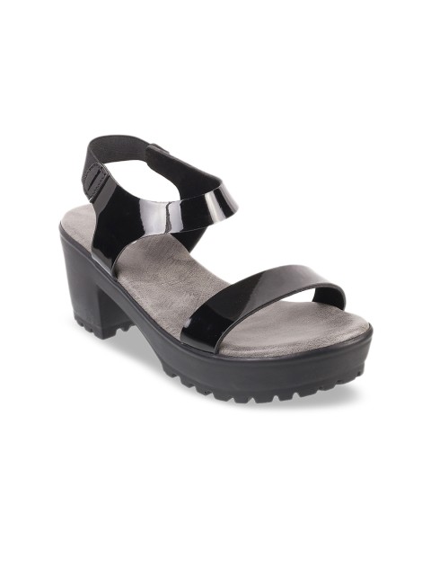

Metro Women Black Solid Sandals