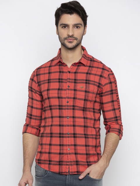 

SPYKAR Men Coral Pink & Black Slim Fit Checked Casual Shirt