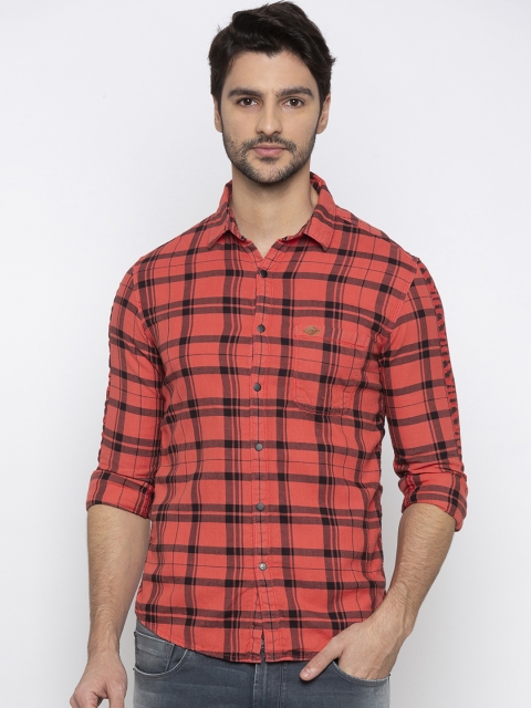 

SPYKAR Men Coral Pink & Black Slim Fit Checked Casual Shirt