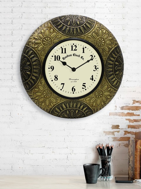 

RANDOM Off-White Handcrafted Round Solid Analogue Wall Clock
