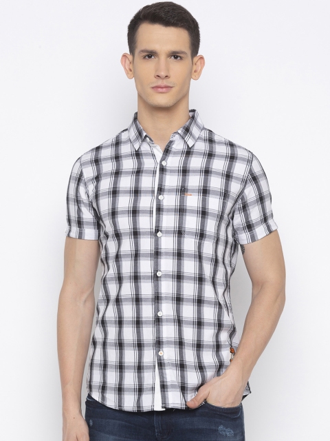 

SPYKAR Men White & Black Slim Fit Checked Casual Shirt